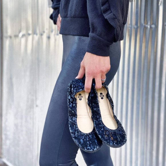 Black Leopard Print Storehouse Flats - Picture 4 of 5